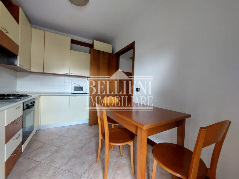 VIALE CRISPI: in posizione riparata e lontana dal traffico, proponiamo in locazione un appartamen...