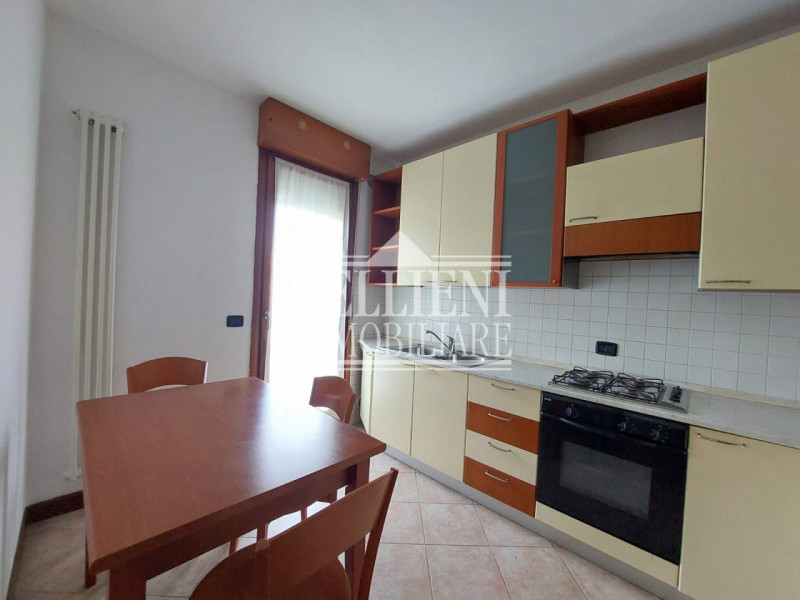 VIALE CRISPI: in posizione riparata e lontana dal traffico, proponiamo in locazione un appartamen...