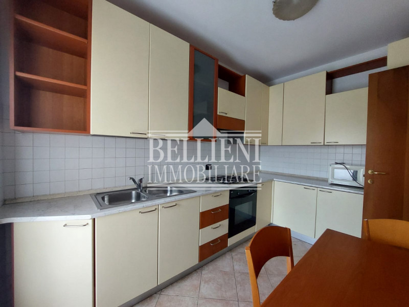 VIALE CRISPI: in posizione riparata e lontana dal traffico, proponiamo in locazione un appartamen...