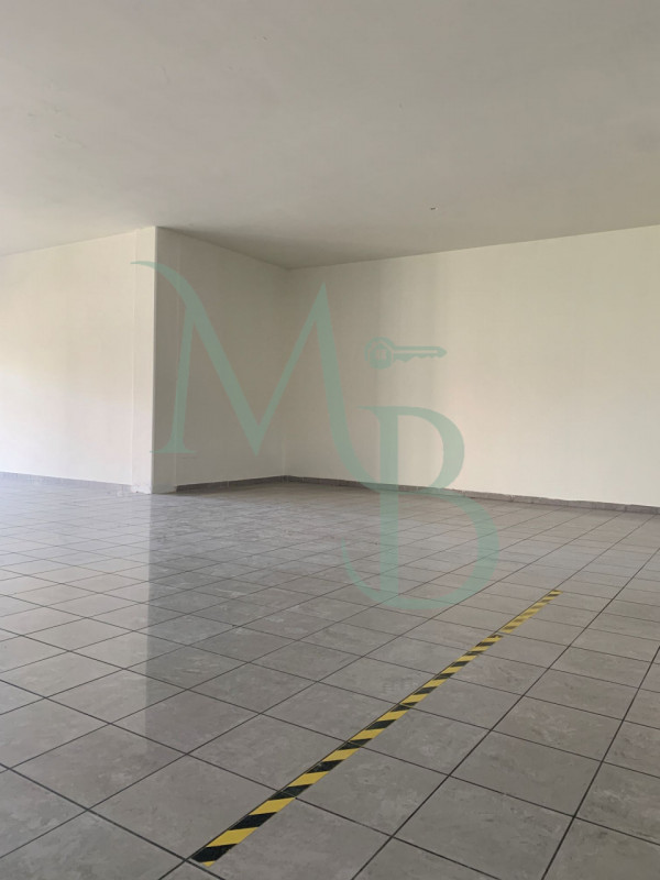 VIGONZA, PERAROLO: IMMOBILIARE MB è lieta di presentare uno spazio commerciale ben posizionato e ...