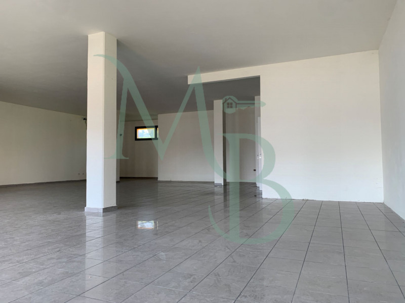 VIGONZA, PERAROLO: IMMOBILIARE MB è lieta di presentare uno spazio commerciale ben posizionato e ...