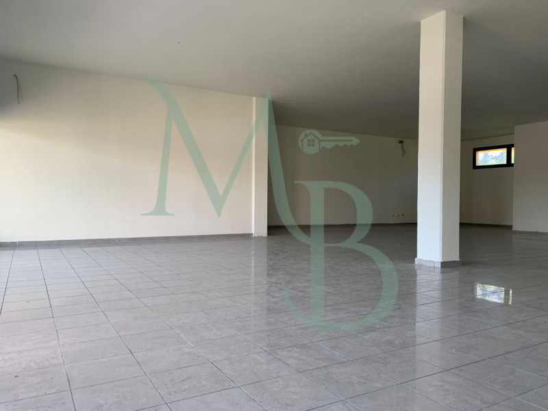 VIGONZA, PERAROLO: IMMOBILIARE MB è lieta di presentare uno spazio commerciale ben posizionato e ...