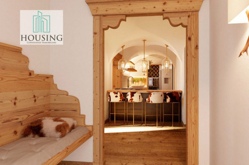 In una delle località più ambite, nel cuore di Cortina d'Ampezzo, proponiamo un'esclusiva opportu...