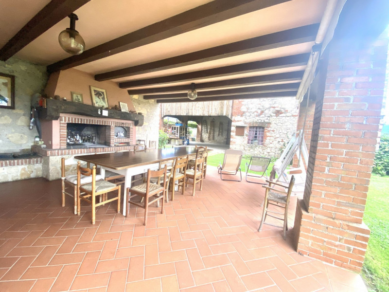 Splendido casale situato nel cuore delle campagne di Malo, un'opportunità unica per chi cerca tra...