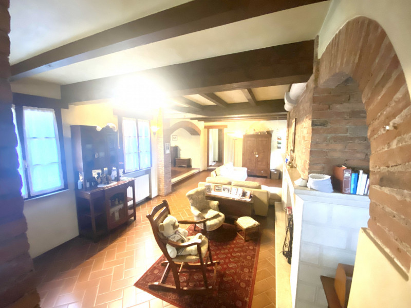 Splendido casale situato nel cuore delle campagne di Malo, un'opportunità unica per chi cerca tra...