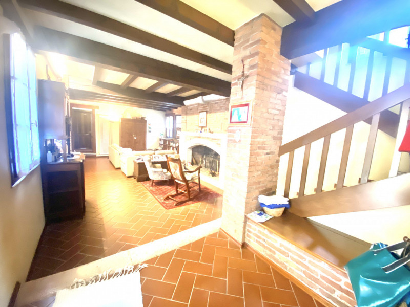 Splendido casale situato nel cuore delle campagne di Malo, un'opportunità unica per chi cerca tra...