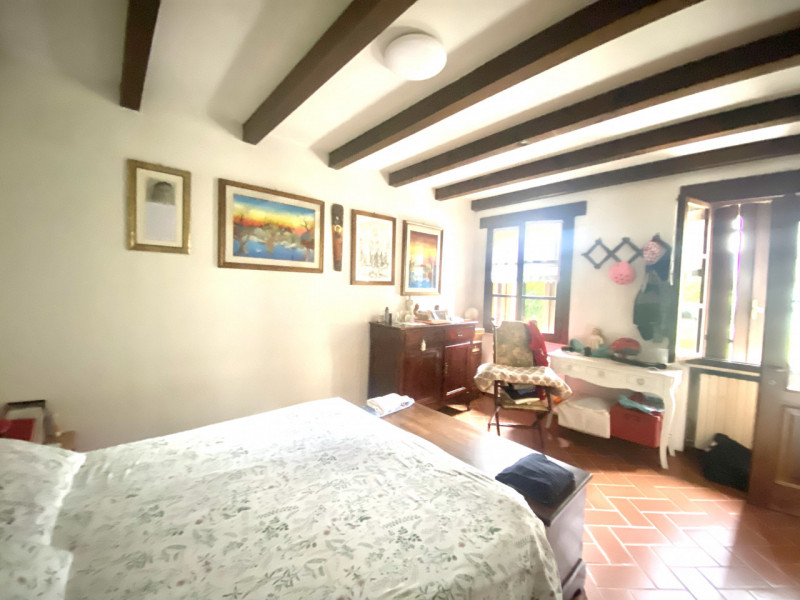 Splendido casale situato nel cuore delle campagne di Malo, un'opportunità unica per chi cerca tra...