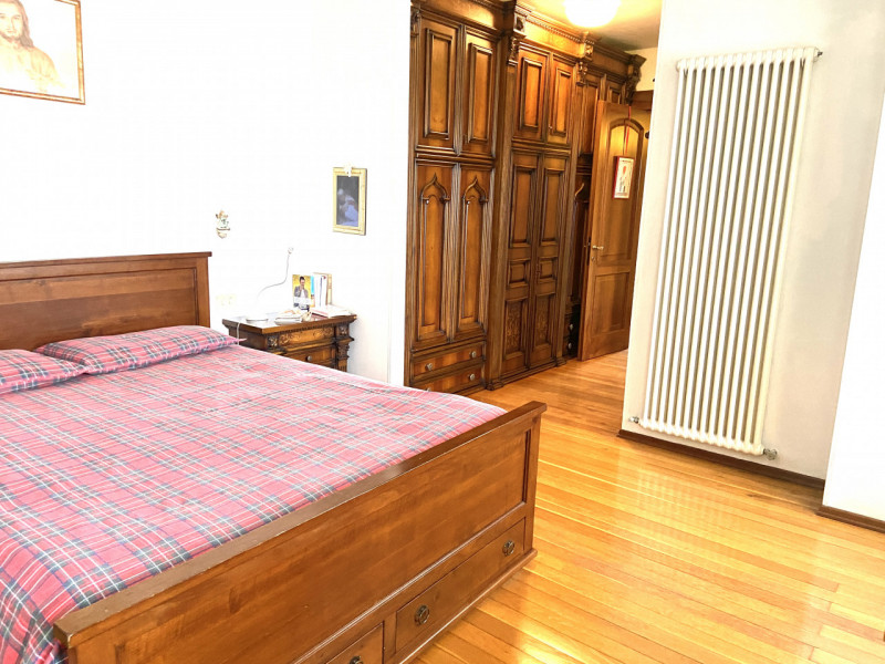 Splendido casale situato nel cuore delle campagne di Malo, un'opportunità unica per chi cerca tra...