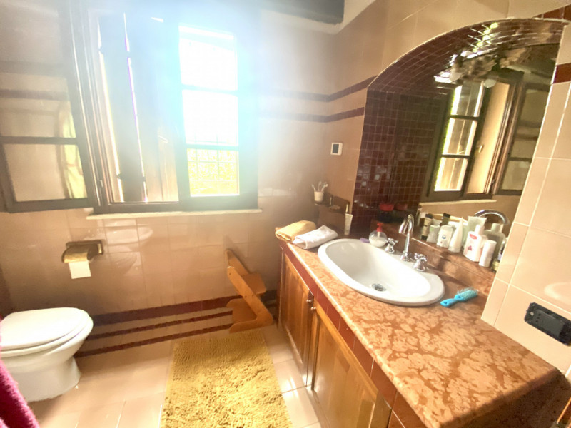 Splendido casale situato nel cuore delle campagne di Malo, un'opportunità unica per chi cerca tra...