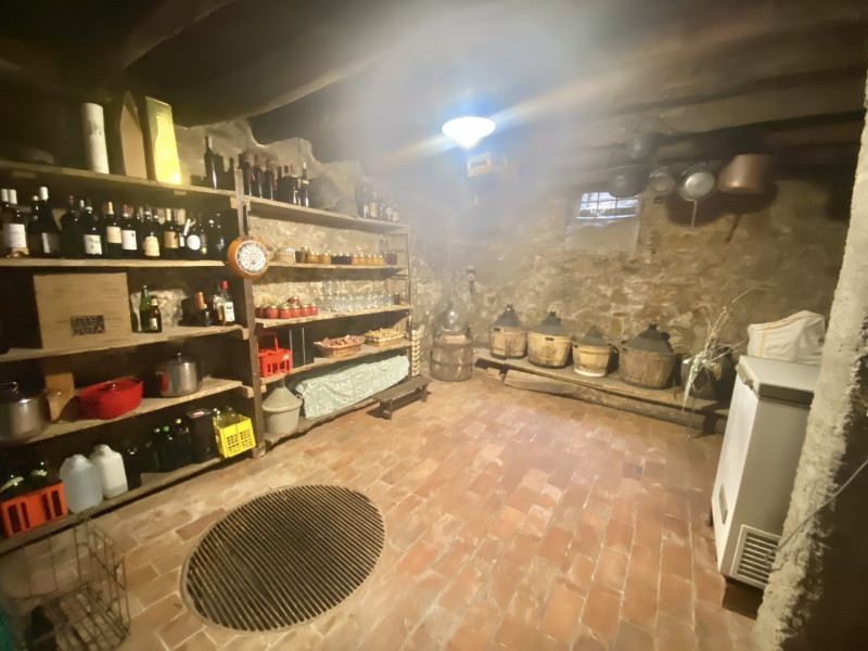 Splendido casale situato nel cuore delle campagne di Malo, un'opportunità unica per chi cerca tra...