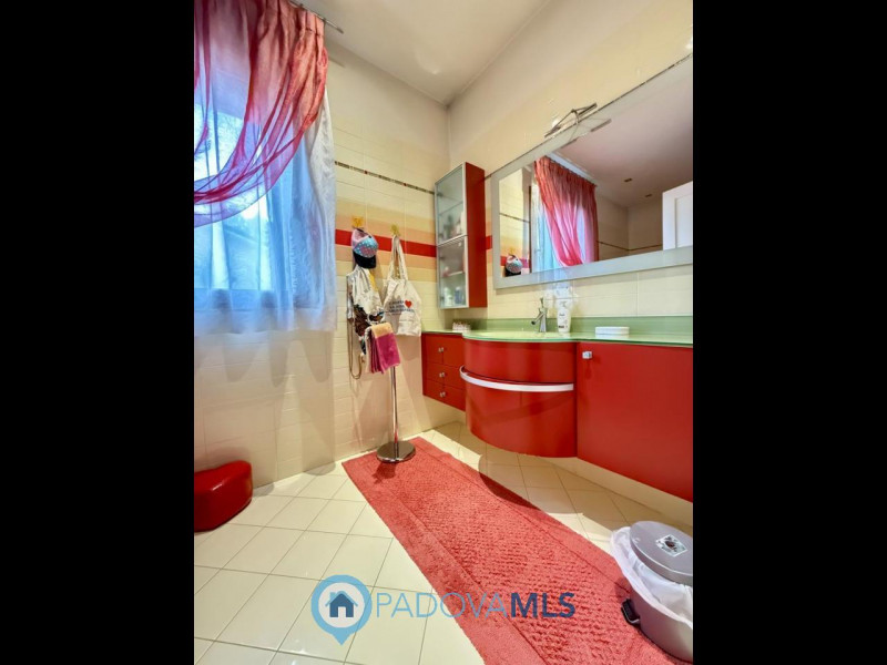 Immobile in esclusiva al Gruppo Padova MLS
PONSO: paesino a 5 km da Este, contesto silenzioso ed ...