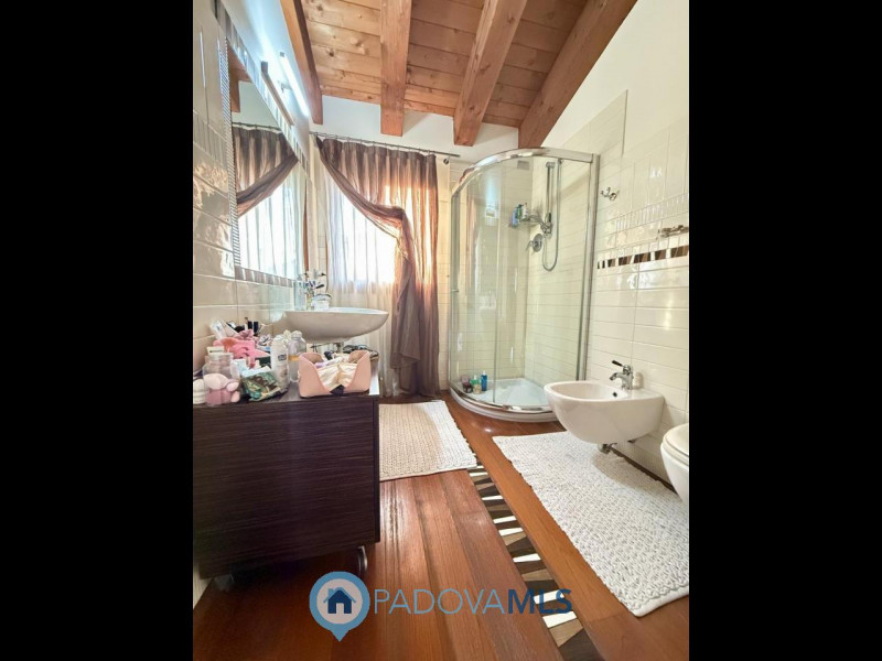 Immobile in esclusiva al Gruppo Padova MLS
PONSO: paesino a 5 km da Este, contesto silenzioso ed ...