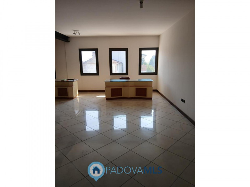 Immobile in esclusiva al Gruppo Padova MLS
RIF. FU00026 - Se stai cercando un ufficio moderno, lu...