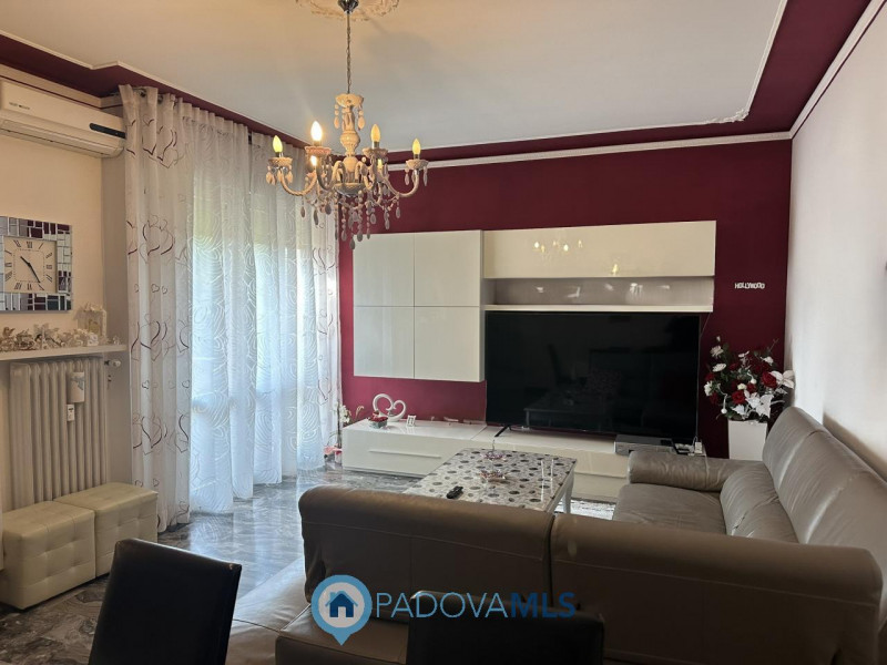 Immobile in esclusiva al Gruppo Padova MLS
Nel cuore del quartiere Pio X° a due minuti dal centro...