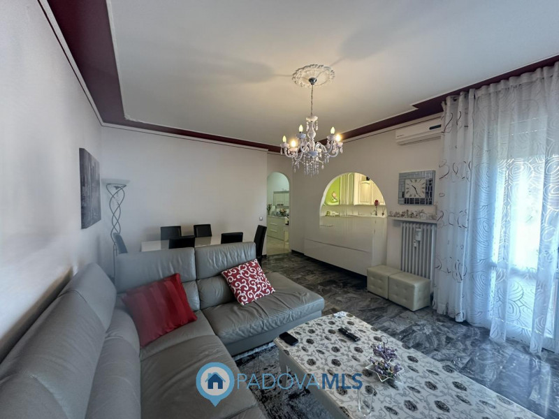 Immobile in esclusiva al Gruppo Padova MLS
Nel cuore del quartiere Pio X° a due minuti dal centro...