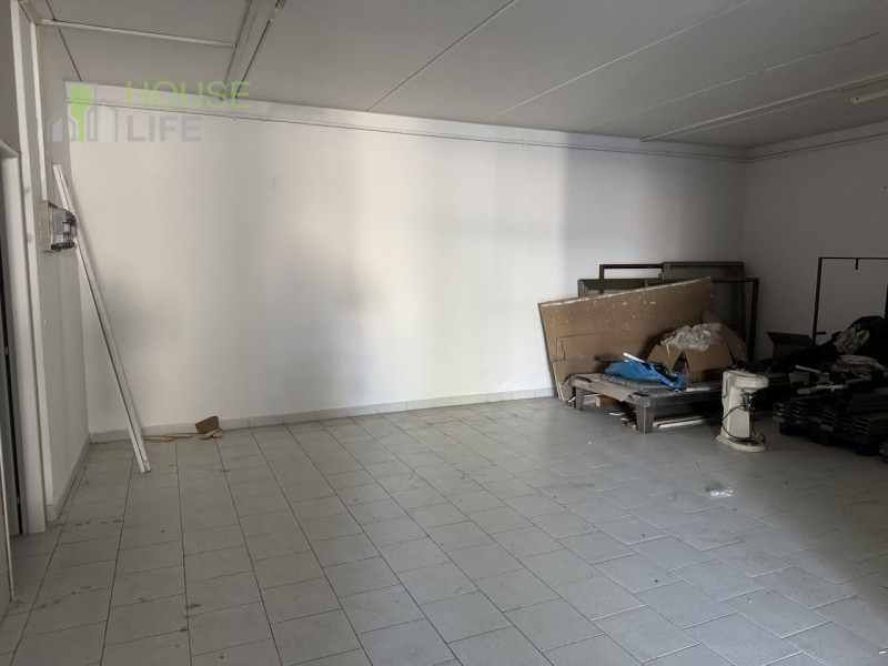 NOVE: Proponiamo in vendita LABORATORIO ad uso produttivo artigianale di circa 240 mq, sito al pi...