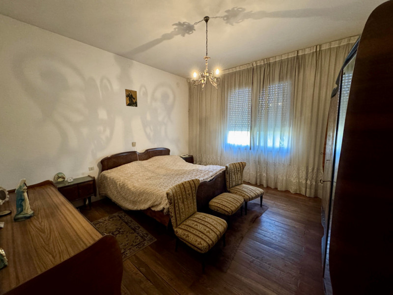 COMPOSIZIONE:
Compendio immobiliare composto da due abitazioni indipendenti, l'abitazione princip...