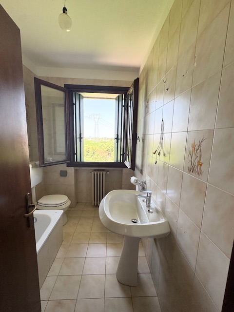 LOVOLO DI ALBETTONE (VI) Appartamento al piano 2° ed ultimo, con ingresso, soggiorno-cottura, 3 c...