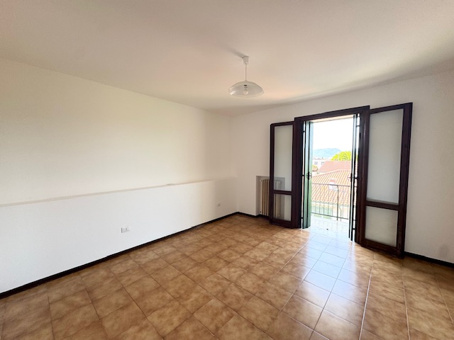 LOVOLO DI ALBETTONE (VI) Appartamento al piano 2° ed ultimo, con ingresso, soggiorno-cottura, 3 c...