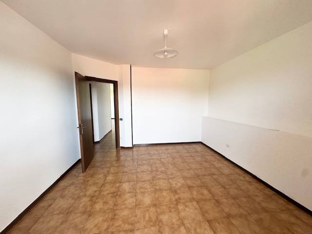 LOVOLO DI ALBETTONE (VI) Appartamento al piano 2° ed ultimo, con ingresso, soggiorno-cottura, 3 c...