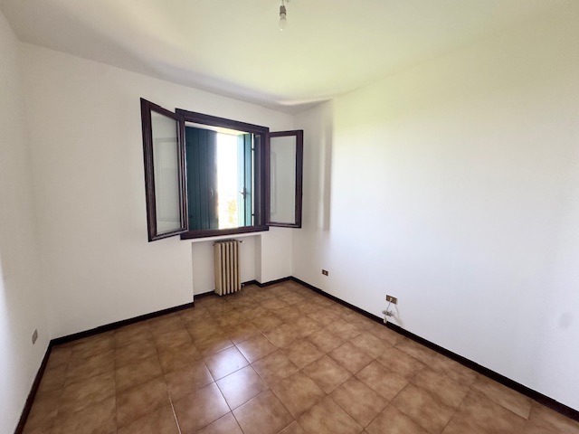 LOVOLO DI ALBETTONE (VI) Appartamento al piano 2° ed ultimo, con ingresso, soggiorno-cottura, 3 c...