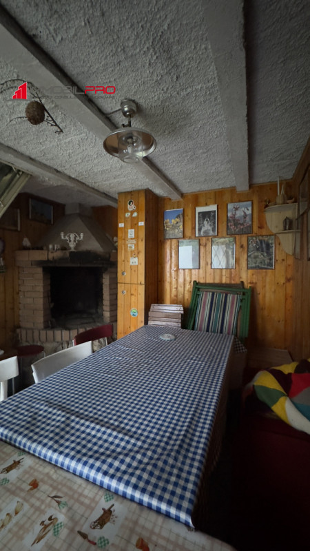 In un angolo incantato di Piovene Rocchette (VI), immerso nella quiete della località Barchi, sor...