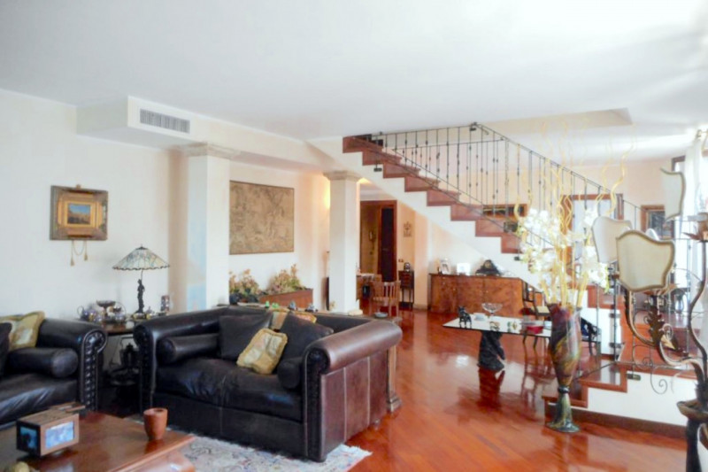 RAFFINATO 4 CAMERE PIAZZA MAZZINI/OSPEDALE MILITARE €540.000 rif.CL497 

In una delle zone più ce...