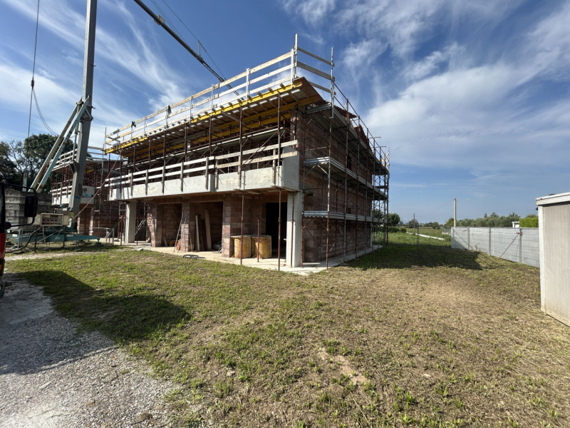 Campodoro Vendita Trifamiliare porzione centrale