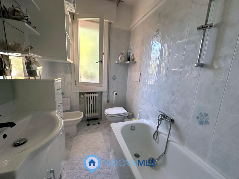 Immobile in esclusiva al Gruppo Padova MLS

Nel cuore del quartiere Pio X° a due minuti dal centr...