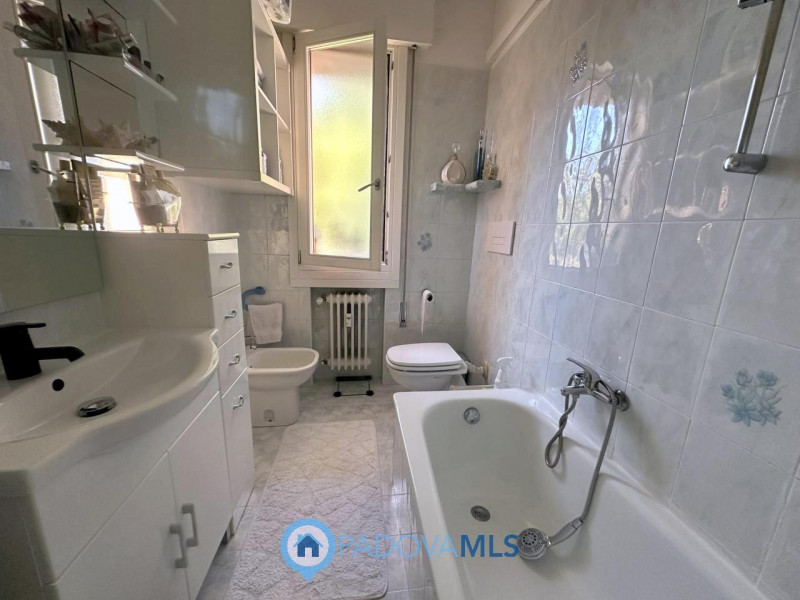 Immobile in esclusiva al Gruppo Padova MLS

Nel cuore del quartiere Pio X° a due minuti dal centr...