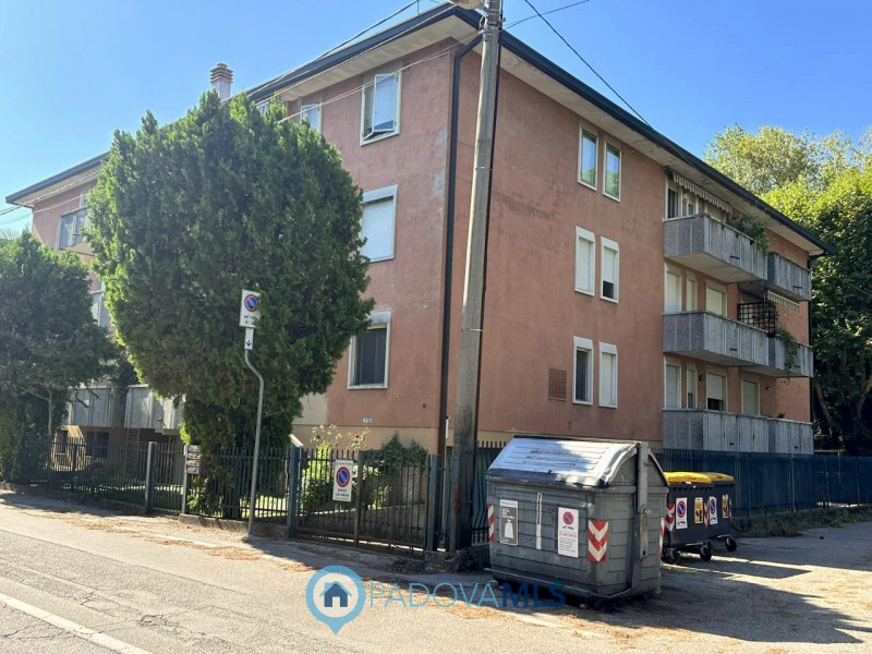 Immobile in esclusiva al Gruppo Padova MLS

Nel cuore del quartiere Pio X° a due minuti dal centr...