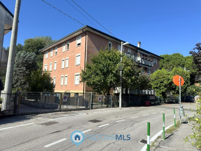 Immobile in esclusiva al Gruppo Padova MLS

Nel cuore del quartiere Pio X° a due minuti dal centr...