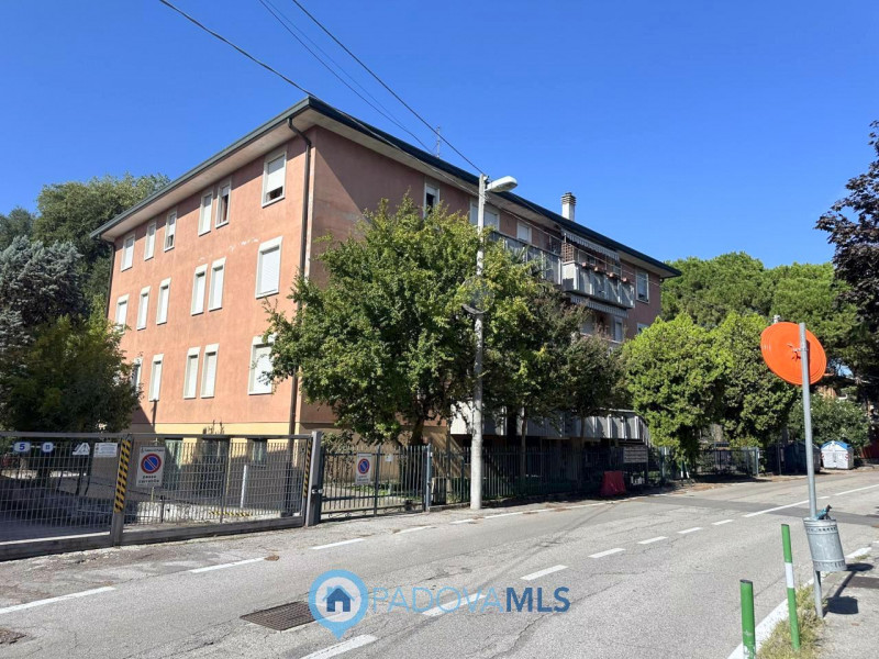 Immobile in esclusiva al Gruppo Padova MLS

Nel cuore del quartiere Pio X° a due minuti dal centr...