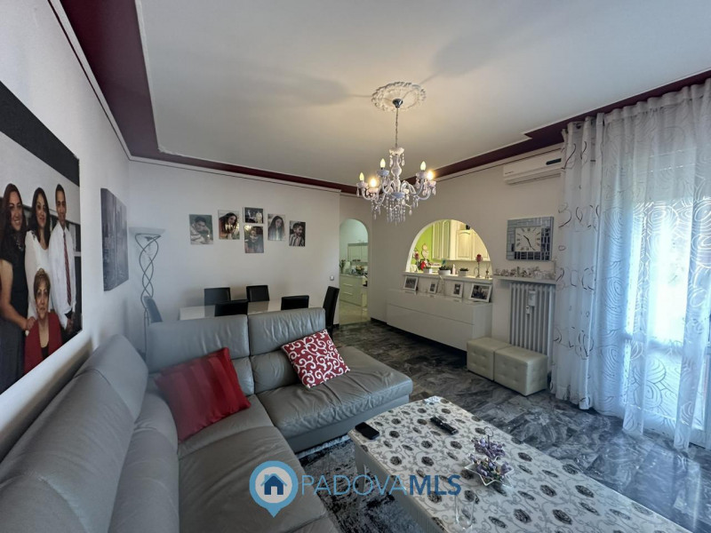 Immobile in esclusiva al Gruppo Padova MLS
Nel cuore del quartiere Pio X° a due minuti dal centro...