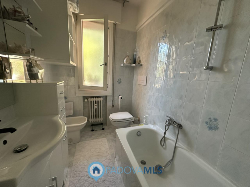 Immobile in esclusiva al Gruppo Padova MLS
Nel cuore del quartiere Pio X° a due minuti dal centro...