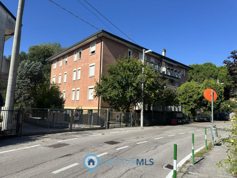 Immobile in esclusiva al Gruppo Padova MLS
Nel cuore del quartiere Pio X° a due minuti dal centro...