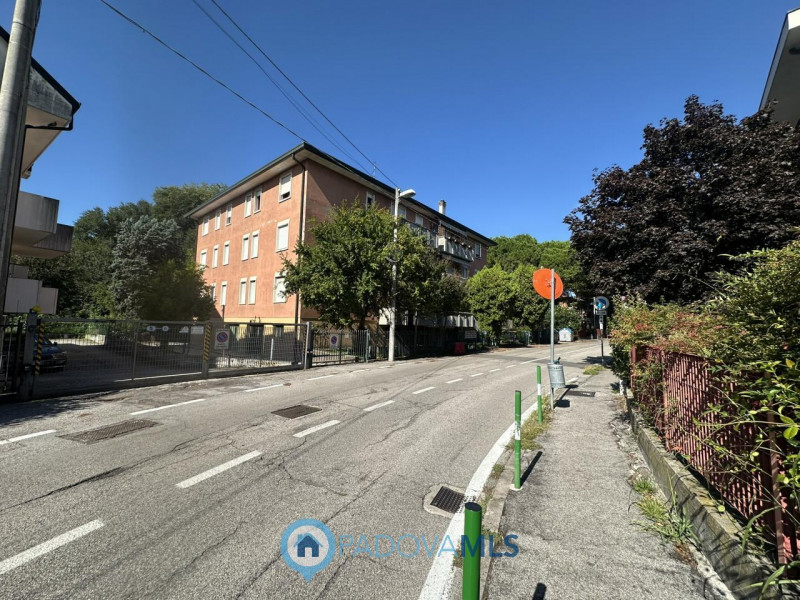 Immobile in esclusiva al Gruppo Padova MLS
Nel cuore del quartiere Pio X° a due minuti dal centro...