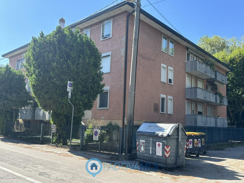 Immobile in esclusiva al Gruppo Padova MLS
Nel cuore del quartiere Pio X° a due minuti dal centro...