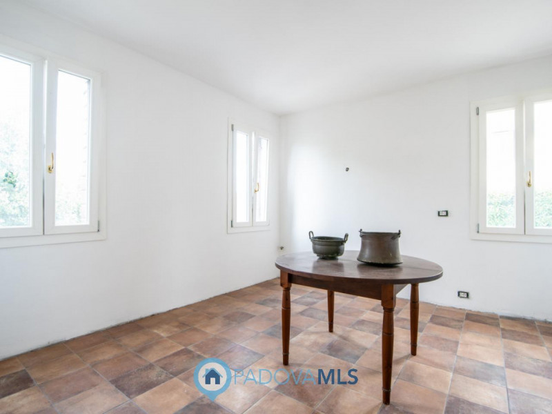 Immobile in esclusiva al Gruppo Padova MLS

Vigonza nella tranquilla frazione di Codiverno, propo...