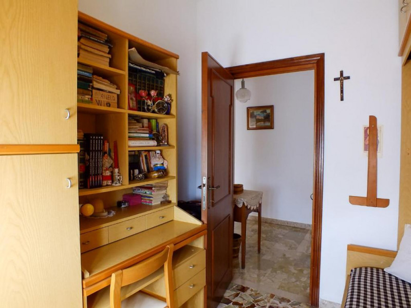 Nel cuore del comune di Abano Terme, bifamiliare a pochi passi dal centro e dalla vivace zona ped...