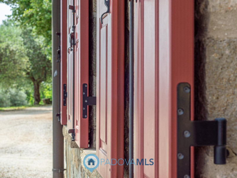 Immobile in esclusiva al Gruppo Padova MLS

Arquà Petrarca –

Immerso nel verde e affacciato su u...