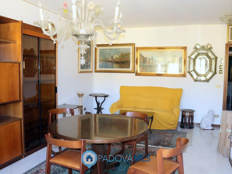 Immobile in esclusiva al Gruppo Padova MLS

In zona Mortise, proponiamo in vendita un luminoso ap...