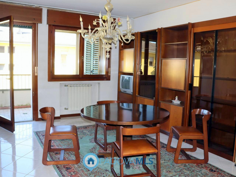 Immobile in esclusiva al Gruppo Padova MLS

In zona Mortise, proponiamo in vendita un luminoso ap...