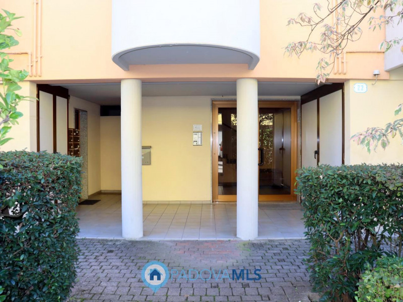 Immobile in esclusiva al Gruppo Padova MLS

In zona Mortise, proponiamo in vendita un luminoso ap...