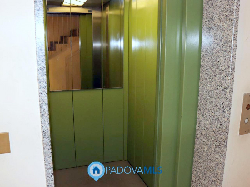 Immobile in esclusiva al Gruppo Padova MLS

In zona Mortise, proponiamo in vendita un luminoso ap...