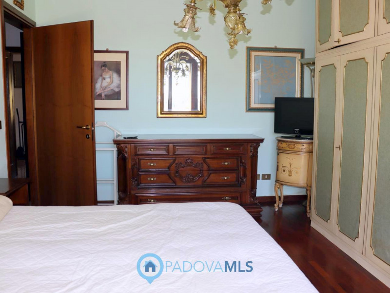 Immobile in esclusiva al Gruppo Padova MLS

In zona Mortise, proponiamo in vendita un luminoso ap...