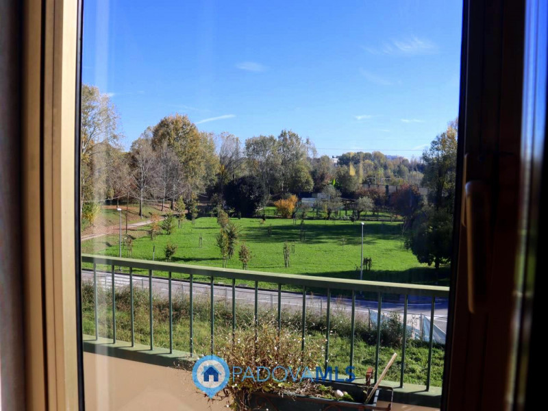 Immobile in esclusiva al Gruppo Padova MLS

In zona Mortise, proponiamo in vendita un luminoso ap...