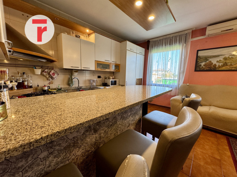 Mejaniga - Situato in posizione molto centrale, con possibilità di raggiungere a piedi in pochi m...