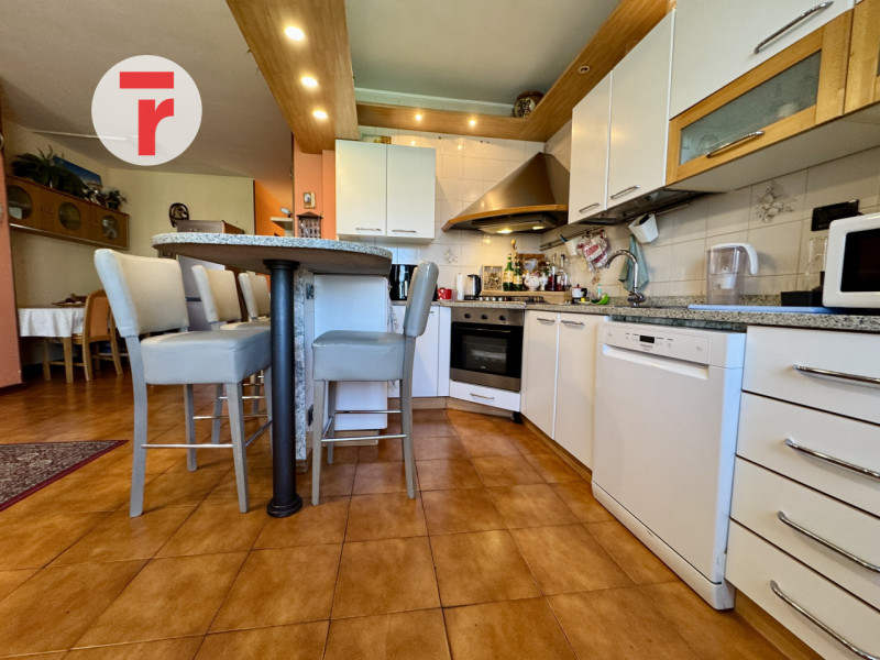 Mejaniga - Situato in posizione molto centrale, con possibilità di raggiungere a piedi in pochi m...