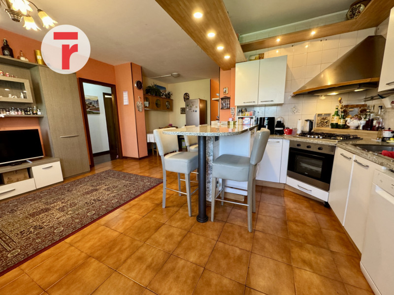 Mejaniga - Situato in posizione molto centrale, con possibilità di raggiungere a piedi in pochi m...